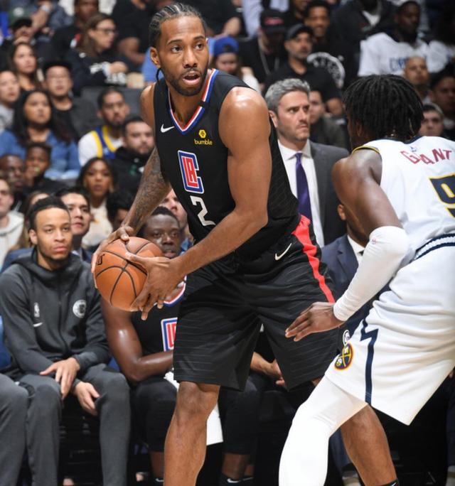 他在自己效 他在自己效