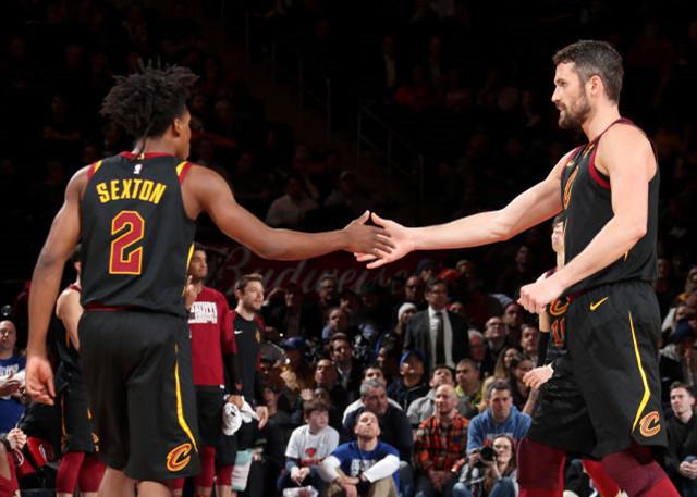 外出练级！拜仁官方：18岁后卫阿兹努租借加盟巴拉多利德至本赛季结束